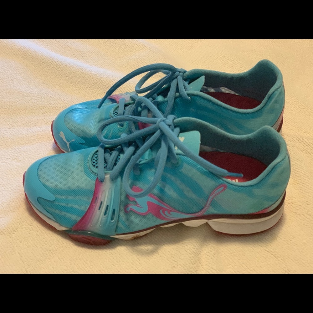 Women’s Puma sneakers